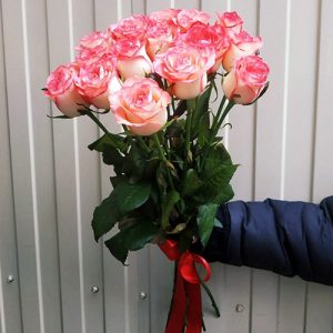 15 ніжно-рожевих троянд джумілія у Хмельницькому фото
