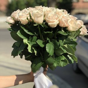 букет 51 кремова троянда у Хмельницькому фото