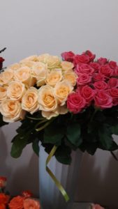 розы кремовые и розовые фото букета