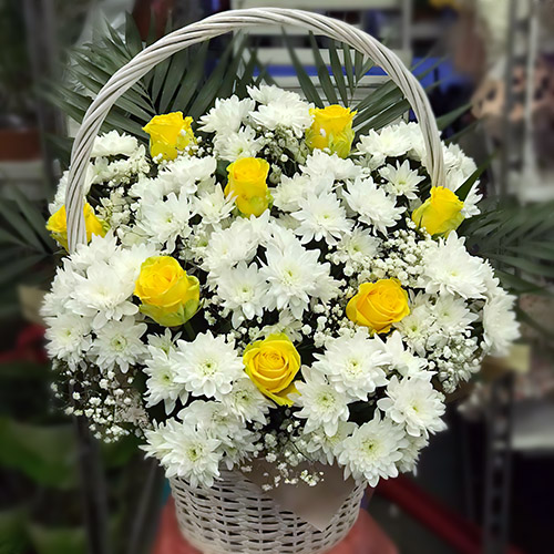 Фото товара Корзина "Белые хризантемы, жёлтые розы" в Хмельницком