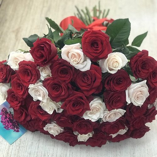 квіти та подарунки на 8 Березня в категорії 51 Троянда | «Роза ХМ»
