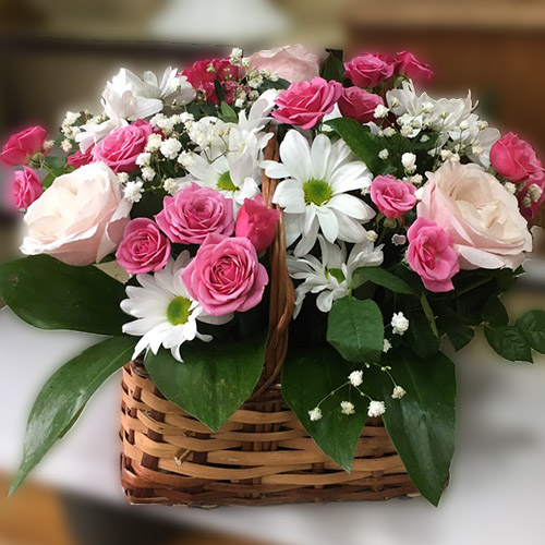 квіти та подарунки на 8 Березня в категорії Кошики | «Роза ХМ»
