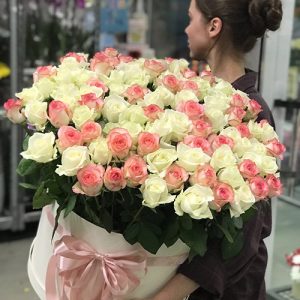 101 біла та рожева троянда в Хмельницькому фото